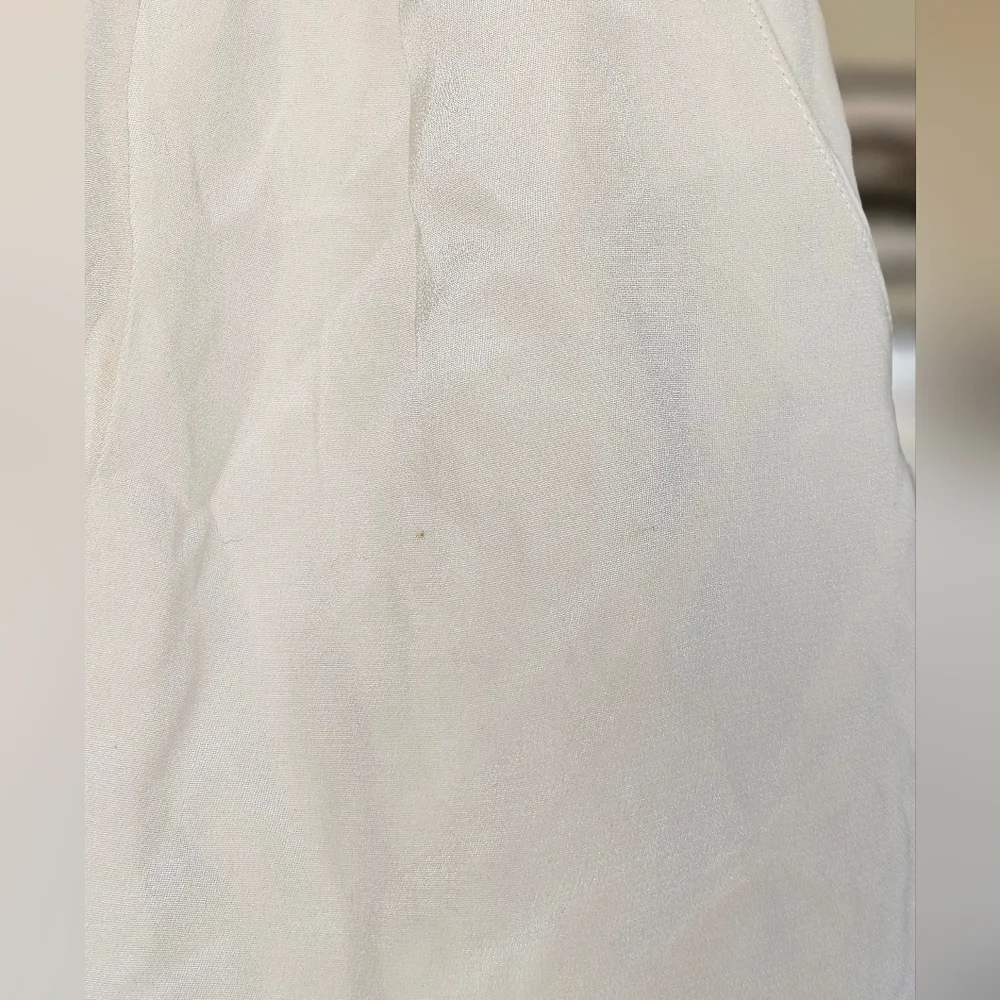 Reformation VTG Ivory Silk High-Waist Trouser Shorts - Picture 4 of 9